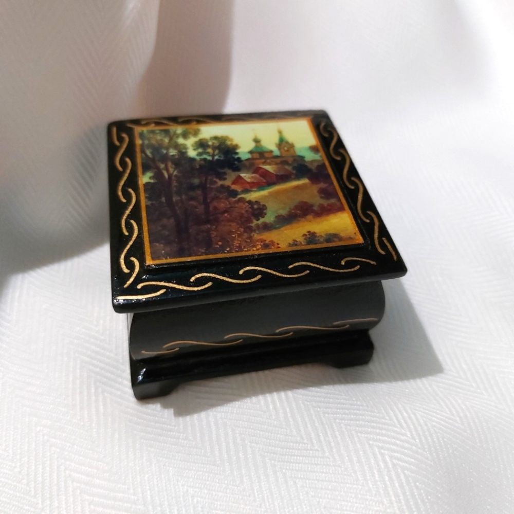 Lacquer Miniature Small Box Trinket Russia Russian Folk Craft Hand Painted 🎨